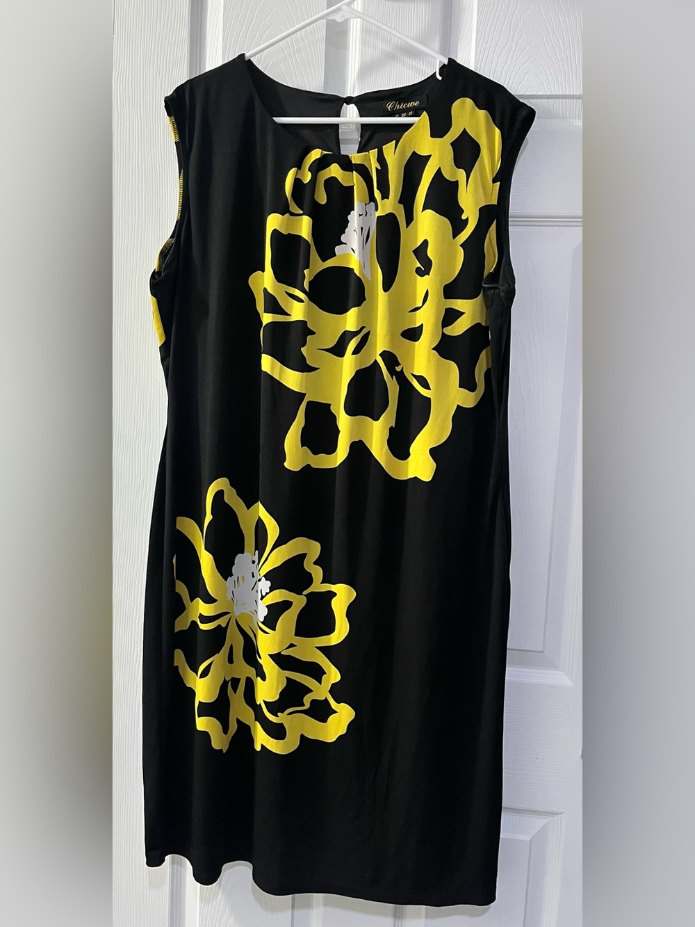 Chicwe Plus Black Yellow Floral Sleeveless Shift Dress Size 18